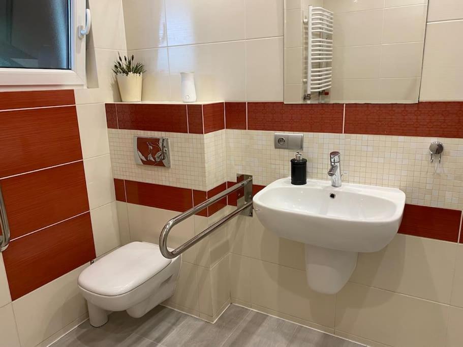 4 Bedroom Family House With Access To A Hot Tub