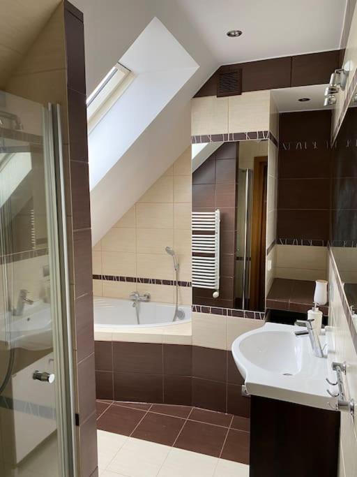 4 Bedroom Family House With Access To A Hot Tub Appartamento